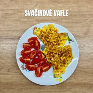 🥚🧀🥩🧇 SVAČINOVÉ VAFLE 🧇🥩🧀🥚 (2 porce) 🧡 1/2 rohlíku 💛 2 vejce 🧡 1 plátek šunky 💛 Hrst mražené kukuřice 🧡 2 lžíce strouhané...