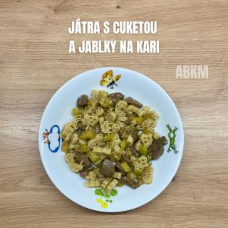 JÁTRA S CUKETOU A JABLKY NA KARI (2 dospělé a 1 dětská porce) 🧡 400 g kuřecích nebo krůtích jater 💛 1 cibule 🧡 2-3...